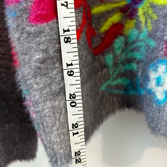 NATURAL LIFE cashmere-like fuzzy colorful floral pullover sweater size medium - Picture 7 of 8